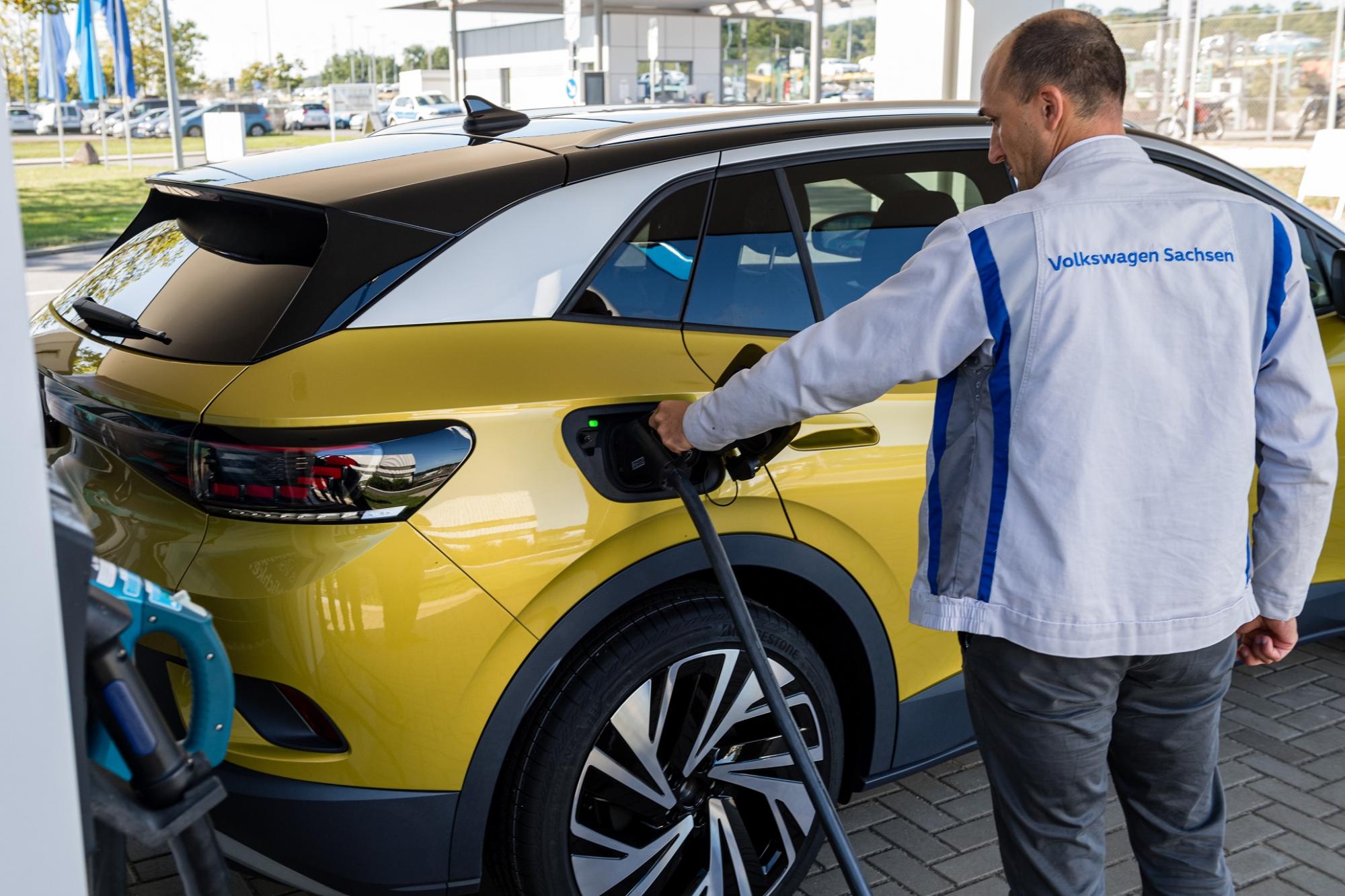 Электромобиль или бензиновое авто: что выгоднее для семьи